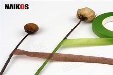 Jak používat květinovou pásku k držení stonků pohromadě